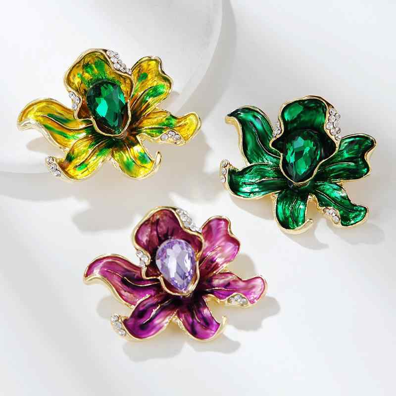 ・主な素材: 亜鉛合金・カラー展開: パープル、イエローグリーン、グリーン・機能: 多機能・スタイル: ライトラグジュアリー・テイスト: オフィスカジュアル・カテゴリ: ブローチ・柄: 植物、花モチーフ