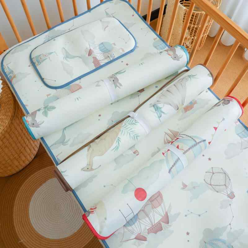 ・主な素材: 粘膠繊維（ビスコース繊維、アイスシルク）・敷きパッドの種類: 敷きパッドセット・スタイル: 折りたたみ式・カラー展開: ファンタジーバルーン、オリジナル恐竜、ファンタジーキャッスル・サイズ展開: 65×120cm・デザイン: ...