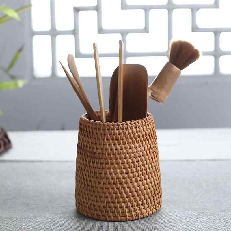 ・カテゴリ: 茶道アクセサリー・素材: 藤、竹・重量: 約0.3kg・種類: 藤編み丸型茶道筒、藤編み茶道六君子、藤編み四角型茶道筒・スタイル: モダンシンプル・カラー: 藤色