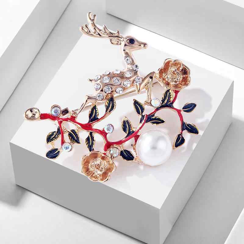 ブローチ レディース オリエンタルデザイン リアルな鹿と木の枝モチーフ アンティーク調 エレガント 上品 エナメル加工 ラインストーン パール装飾 ピンブローチ 結婚式 パーティー 卒業式 入学式 コサージュ 合金製