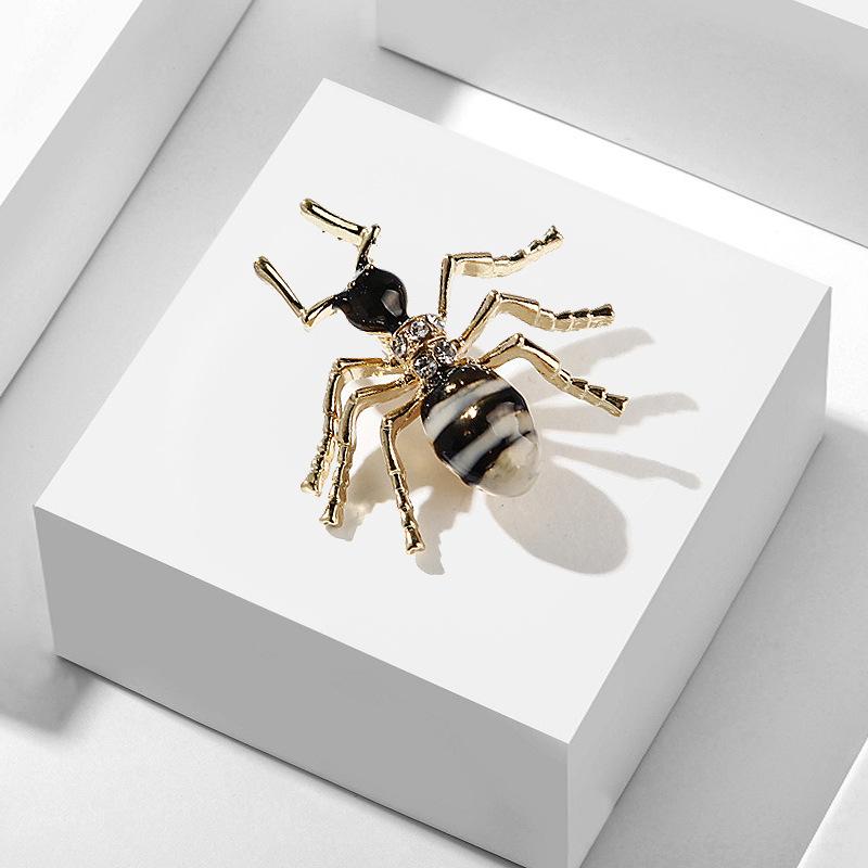 ブローチ レディース おしゃれ 韓国ファッション アリ 昆虫モチーフ シンプル 合金製 滴油エナメル 人工宝石 アクセサリー 胸元飾り ワンポイント スーツ コート 入学式 卒業式 プレゼント 女性用(x2)