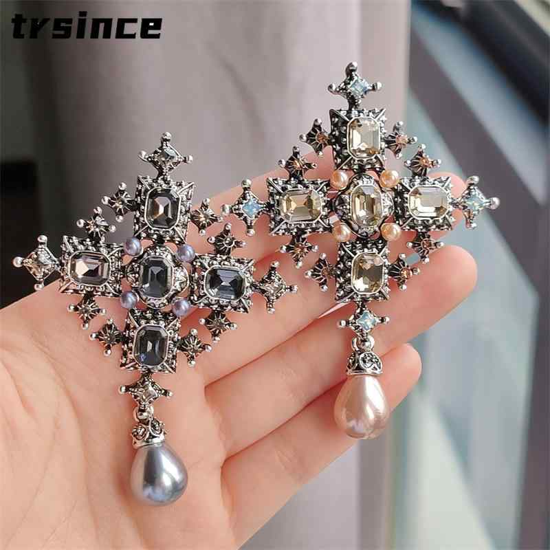 ブローチ レディース ネオバロック クロス ラインストーン 高級感 2WAY コートピン シャツ襟ピン クラ..