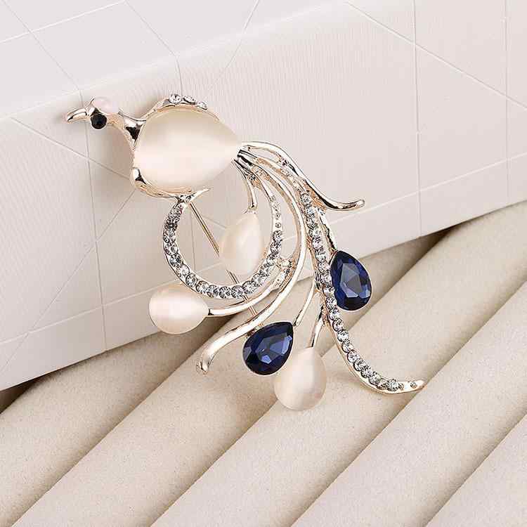 ブローチ レディース 韓国ファッション キャッツアイ 孔雀 エレガント 煌めくジルコニア ピンブローチ アニマル 動物モチーフ 合金製 ..