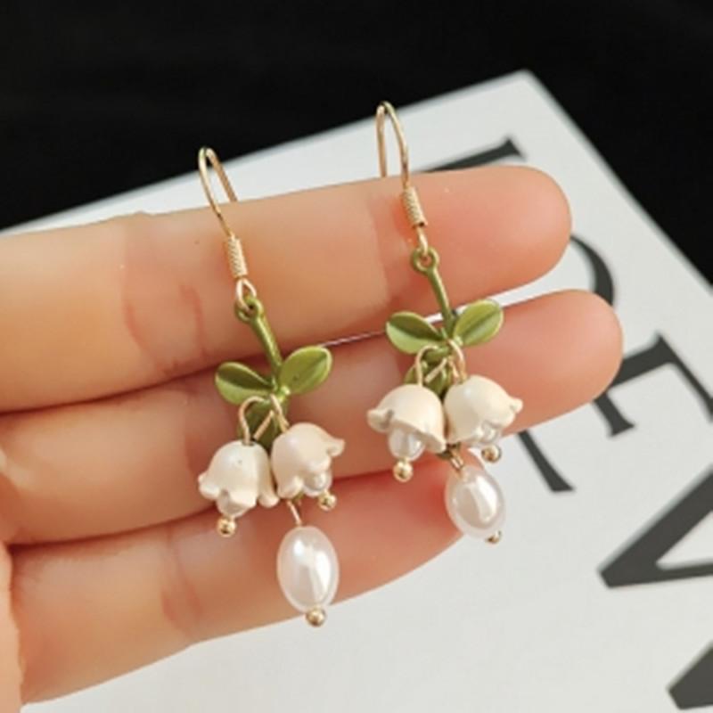 ピアス イヤリング レディース スズラン フラワー フックピアス 日韓風 レトロ 個性派デザイン 上品 かわいい おしゃれ 大人可愛い 清楚系 電気メッキ加工 メタル 普段使い お呼ばれ