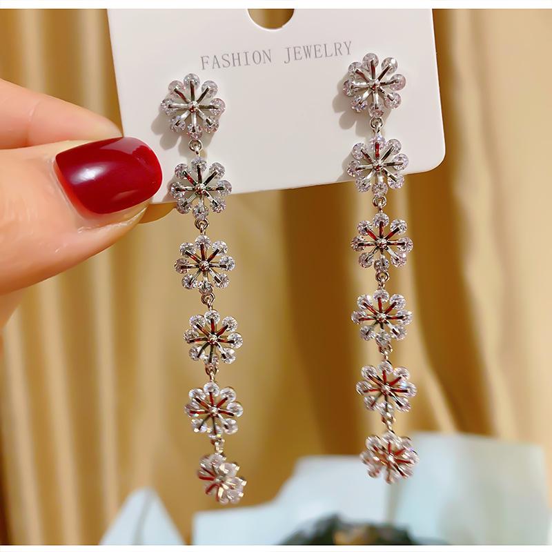 ピアス イヤリング レディース 女性用 S925 シルバーポスト 銅製 電気メッキ加工 ロング 花びら フラワー モチーフ エレガント 上品 韓国風 個性的 オールシーズン ファッション 通勤 オフィス カジュアル