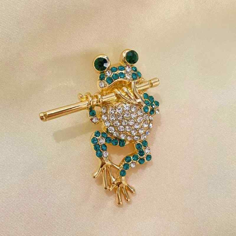 ブローチ レディース ヴィンテージ レトロ 西洋風 個性的 カエル 笛吹き 動物モチーフ ラインストーン装飾 合金製 おしゃれ 小物 飾りピン 女性用 アクセサリー
