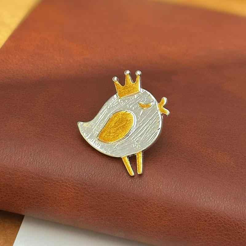 ブローチ レディース かわいい おしゃれ 動物モチーフ ひよこ ニワトリ ピン 襟元 帽子 バッグ アクセ..