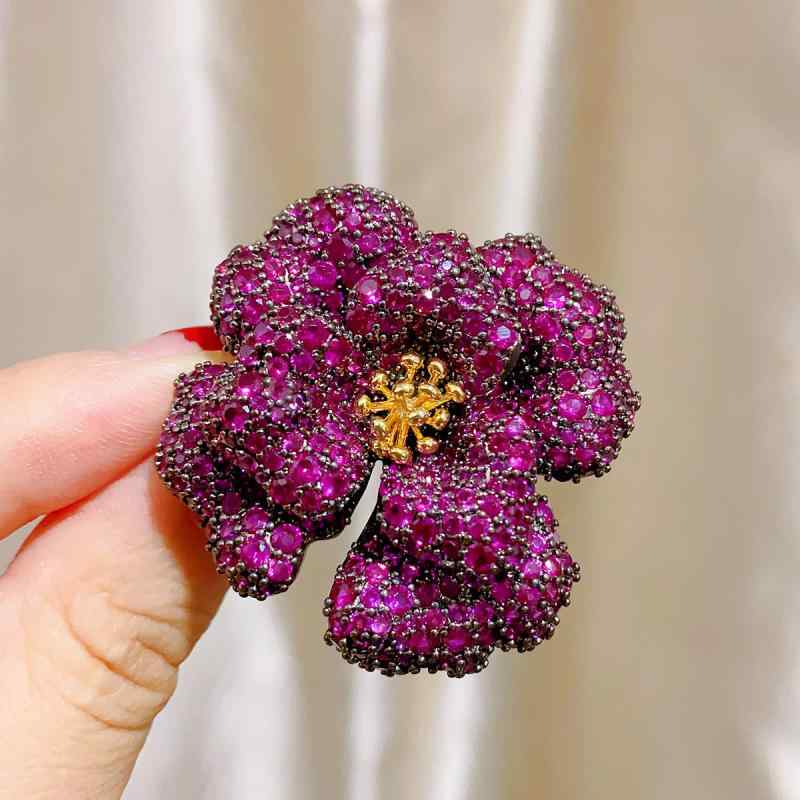 ブローチ レディース 結婚式 パーティー 卒業式 入学式 コサージュ 上品 エレガント 高級感 繊細 電気メッキ加工 多機能 2way パープル グリーン 花柄 フラワー 薔薇 椿 ピン ギフト プレゼント 韓国風