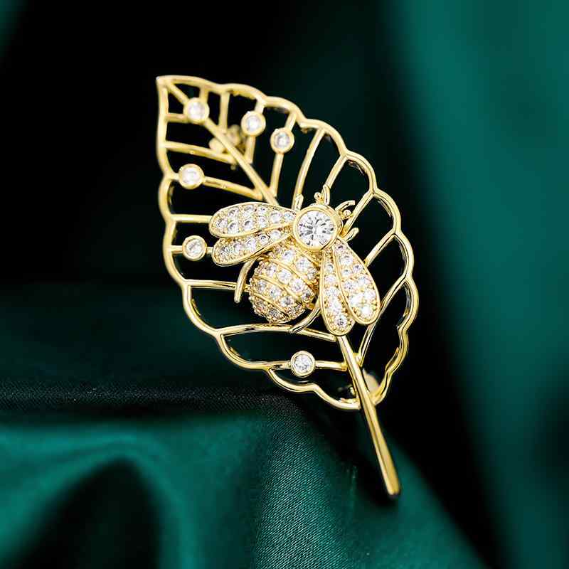 ブローチ レディース 高級感 銅製 リーフ型 大判 華やか エレガント 日韓スタイル 結婚式 卒業式 入学式 パーティー フォーマル カーディガン セーター アウター ジャケット ストール アクセサリー