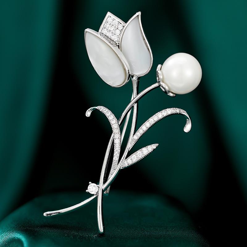 ブローチ レディース 高級感 エレガント シンプル チューリップ フラワー ジルコニア マイクロパヴェ 韓国風 スーツ アクセサリー 万能
