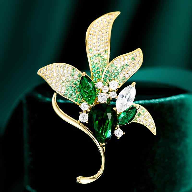 ブローチ レディース 韓国風 ジルコニア マグノリア 花モチーフ 銅製 上品 エレガント コサージュ 胸元..