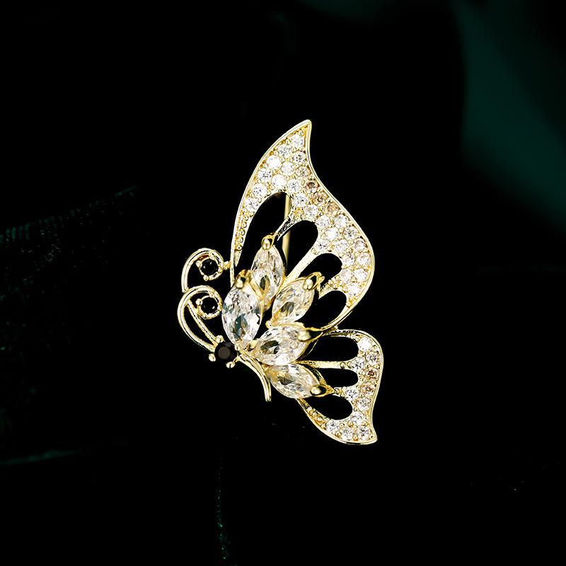 ブローチ レディース 透かし彫り 小さな蝶 個性的 エレガント 上品 シンプル 銅製 多機能 ジャケット コート アウター ファッション小物 アクセサリー