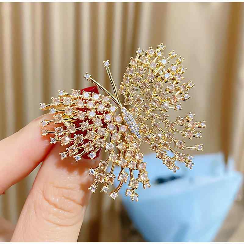 ブローチ レディース 韓国スタイル エレガント ジルコニア 蝶 バタフライ 電気メッキ加工 おしゃれ 存..