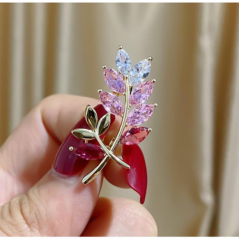 ブローチ 男女兼用 多機能 胸元カバー 固定 リーフ 麦穂 モチーフ 韓国ファッション スーツ コート アクセサリー ジルコニア エレガント 結婚式 入学式 卒業式 パーティ 銅製 電気メッキ加工 フォーマルスタイル