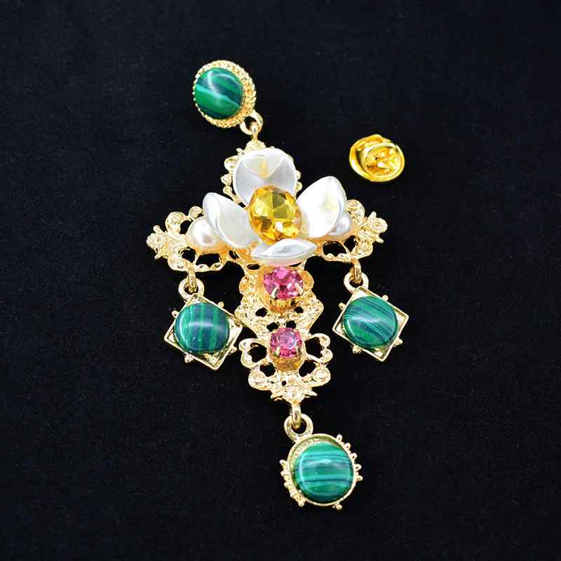 ブローチ レディース 欧米バロック風 大ぶり ロングフリンジ グリーンジルコニア 十字架 フラワーモチーフ ゴールド 電気メッキ加工 合金製 エレガント 華やか アンティーク 韓国風 入学式 卒業式 パーティー