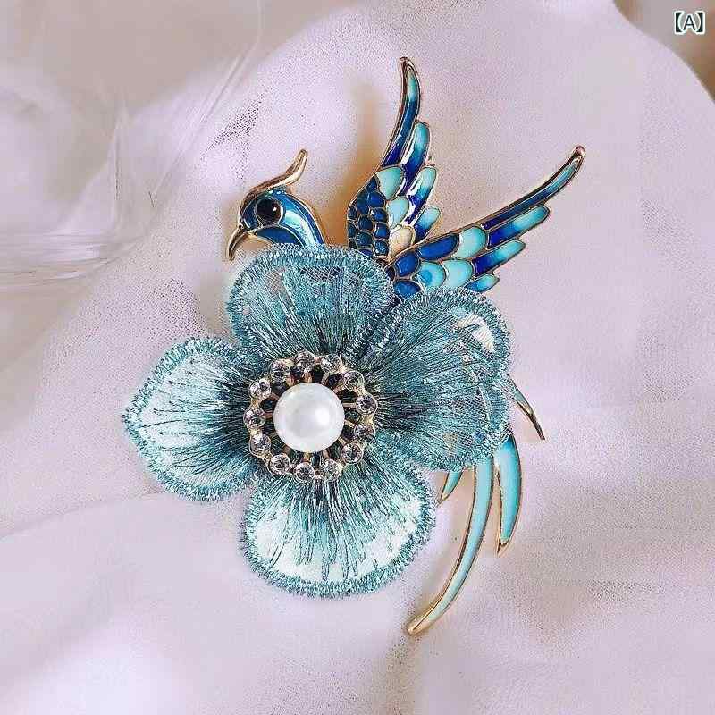セキュアデポのブローチ レディース メンズ 刺繡 ハンドメイド 鳳凰 百鳥 レトロ 古典柄 上品 エレガント 合金製 クリスタル装飾 チャイナ風 花モチーフ パーティー ドレスアップ｜アングル2