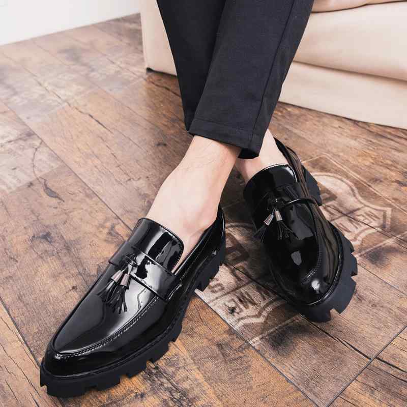革靴 メンズ 厚底 ポインテッドトゥ タッセルシューズ イギリス風 カジュアル ファッション 韓国デザイ..