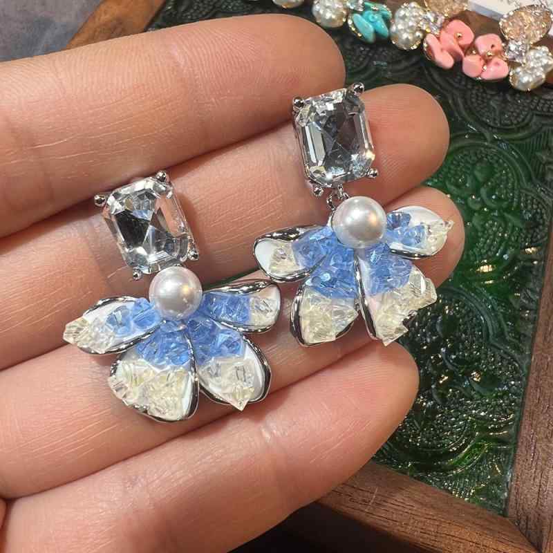 ・カテゴリ: 耳飾り・主な素材: 銅・装飾素材: シェル・カラー展開: ピンク、シアン、ピーコックブルー・デザイン要素: スター・スタイル: フレンチレトロ、文芸レトロ・対象: レディース