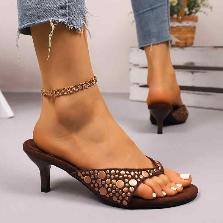 レディース サンダル 厚底 身長アップ 軽量 欧米風 スタッズ装飾 メタリック 鼻緒 トング ヒールサンダル 合成皮革 普段使い カジュアル ファッション