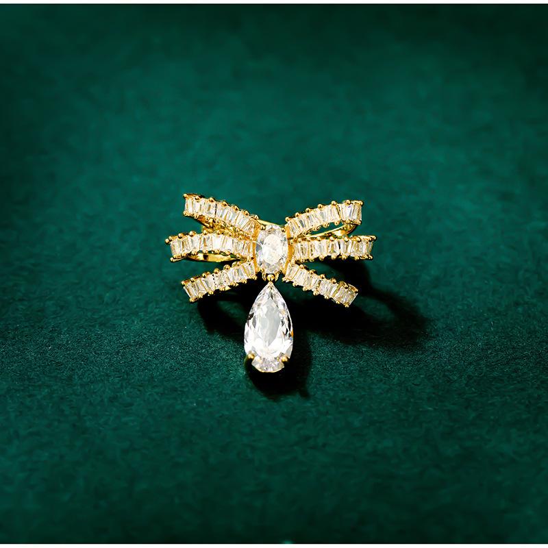 ブローチ レディース 女性用 小さめ リボン 蝶結び 高級感 エレガント 上品 華やか 多機能 オシャレ ファッション スーツ ジャケット 襟元 フォーマル セレモニー 結婚式 パーティー 入学式 卒業式 発表会 アクセサリー 小物