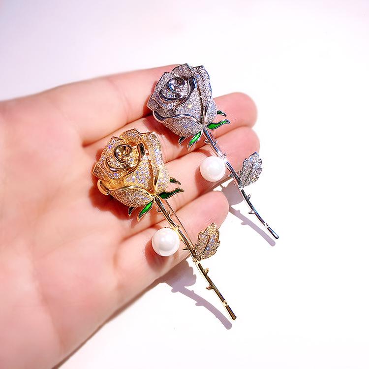 ブローチ レディース 韓国 ファッション パール ローズ ユニーク シンプル レトロ 銅製 ゴールドカラー 人工宝石 結婚式 パーティー 卒業式 入学式 フォーマル オフィス 通勤用 スーツ ジャケット ワンピース 襟元 胸元 ピンブローチ