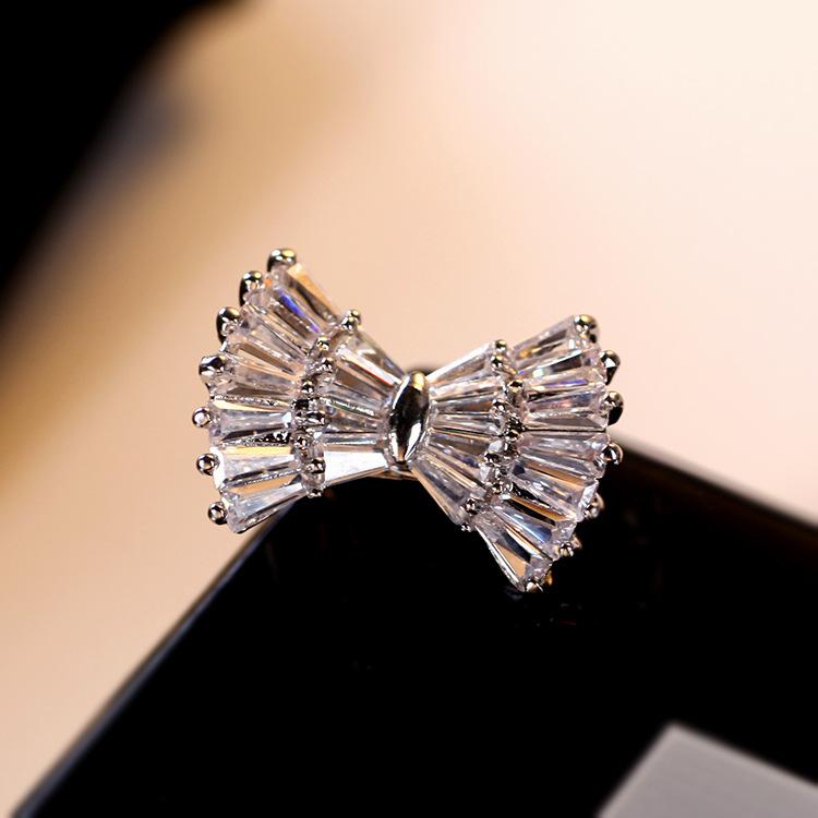 ブローチ レディース 上品 ジルコニア リボン パール スーツ カーディガン ショールクリップ フォーマ..