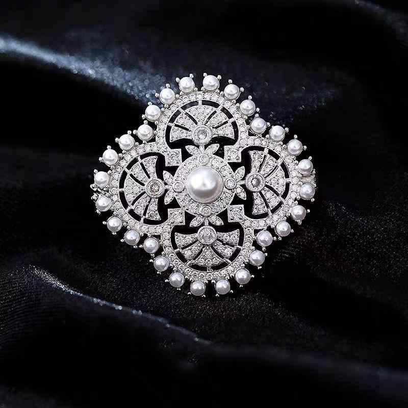 ブローチ レディース 女性用 豪華 宮廷風 パール ジルコニア 幾何学模様 チャイナドレス 結婚式 パーティー 卒業式 入学式 エレガント 上品 華やか シルバー 銅製