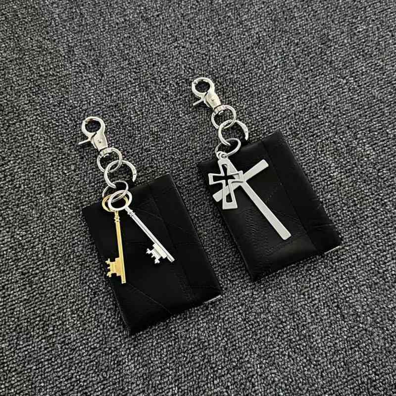 キーホルダー メンズ レディース 携帯用 小銭入れ カードケース チャーム ファッション小物 おしゃれ 金属製 十字架 王冠 ローマ数字 オリジナルデザイン