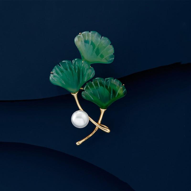 ブローチ レディース 多機能 高級感 銅製 玉石 淡水パール パール 銀杏の葉 いちょう リーフ 花モチーフ 韓国風 おしゃれ 上品 エレガント フォーマル オフィス 通勤 ビジネス 結婚式 入学式 卒業式 パーティー 普段使い グリーン コート ジャケッ