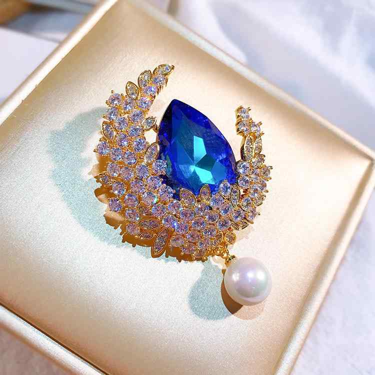 ブローチ レディース 秋冬 輝く クリスタル パール 高級感 エレガント フラワーモチーフ 上品 華やか フォーマル 結婚式 パーティー 入学式 卒業式 二次会 ブルー 胸飾り