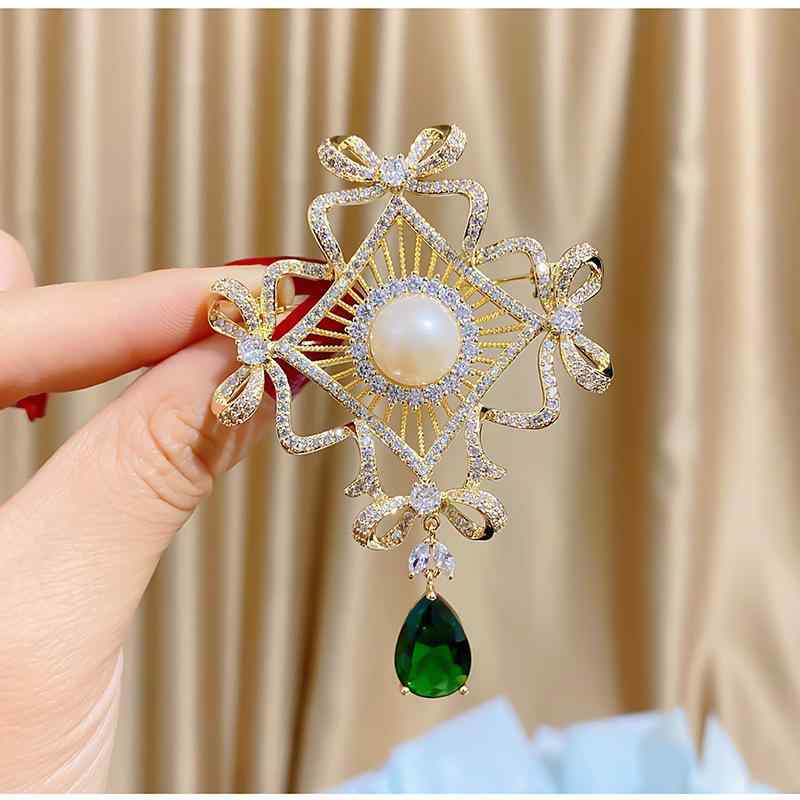 ブローチ レディース 韓国風 宮廷風 ジルコニア リボン 淡水パール 上品 エレガント おしゃれ コサージュ 卒業式 入学式 セレモニー 結婚式 パーティー オフィス 通勤 女性用 アクセサリー