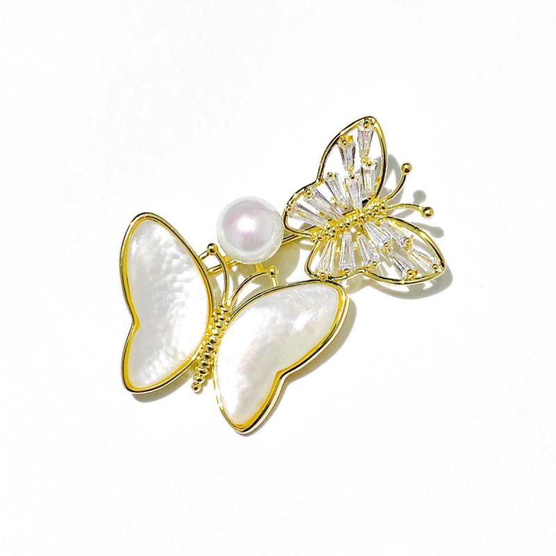 ブローチ レディース 胸元カバー クリップ 覗き見防止 おしゃれ 高級感 ライトラグジュアリー エレガント 蝶々 貝殻フラワー 上品 韓国風 秋冬 銅製 ジルコニア ゴールド アクセサリー