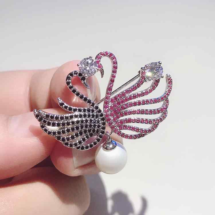 ブローチ レディース コート カーディガン ショール留め スワン パール ジルコニア クリスタル カラフ..