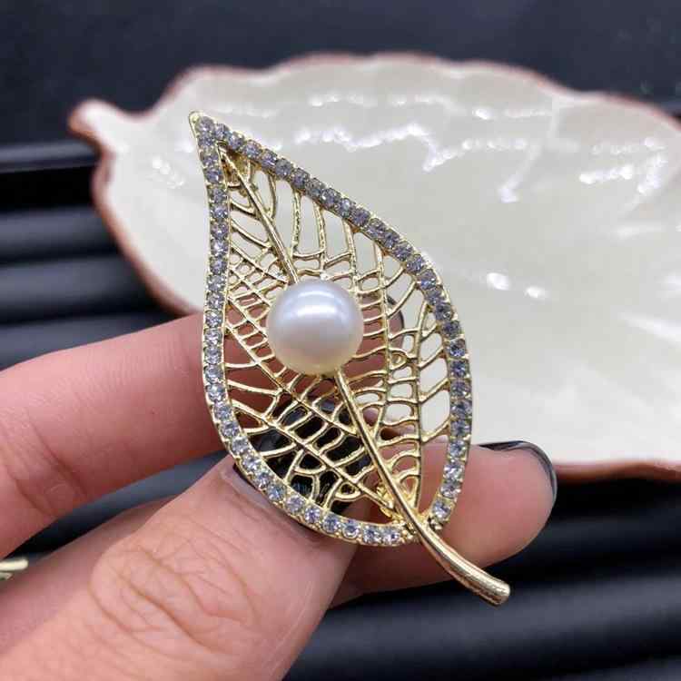 ブローチ レディース 天然淡水パール リーフモチーフ ジルコニア 韓国ファッション 銅製 アクセサリー ..