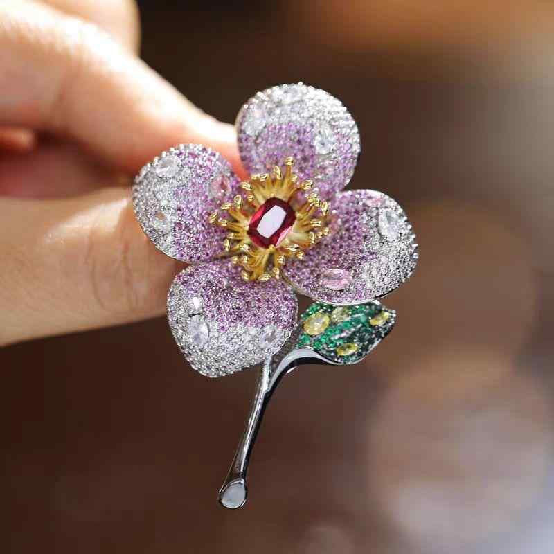 ブローチ レディース 花モチーフ 高級感 贅沢 エレガント 上品 華やか ジルコニア満載 銅製 マイクロセッティング 手作業 ライトラグジュアリー 通勤 オフィス フォーマル 結婚式 パーティー 卒業式 入学式 スーツ ジャケット ドレス