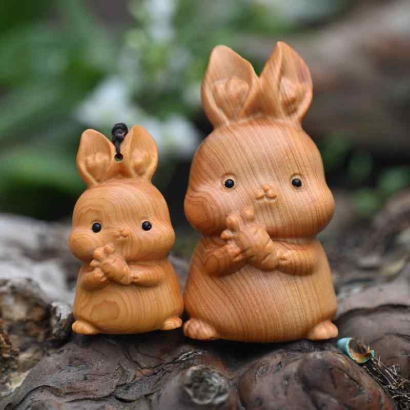 スマホチャーム 崖柏木彫り 天然木製 手彫り かわいい うさぎ キャラクター ニンジンモチーフ 福モチー..
