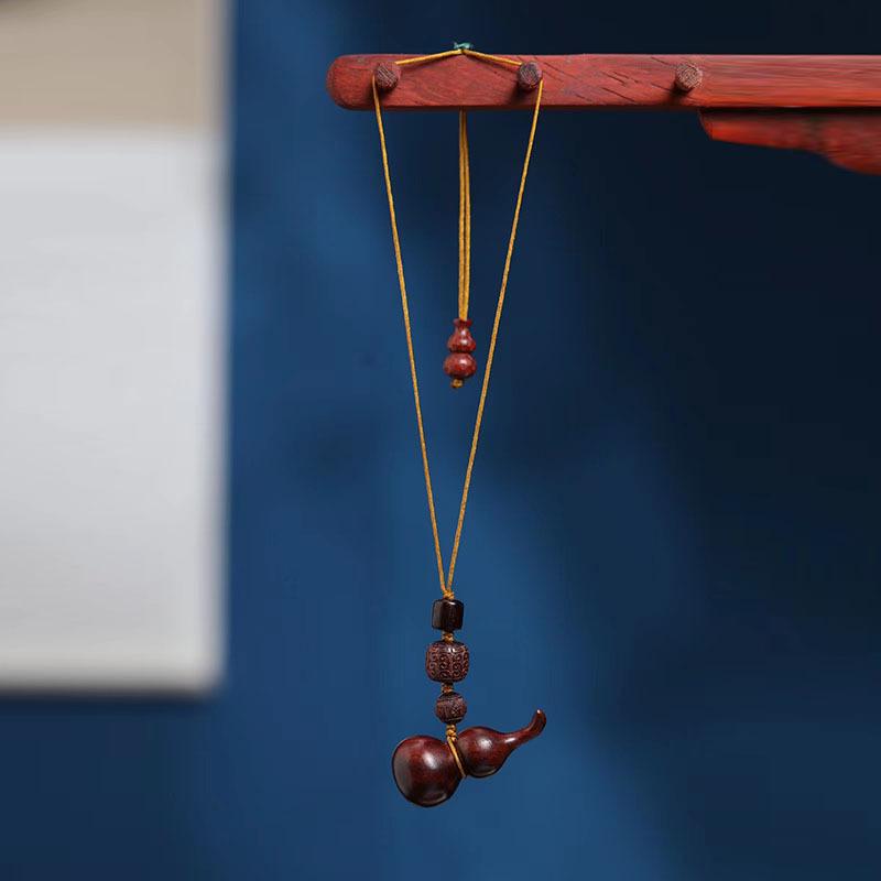 車用飾り 血檀 紫檀 木製 彫刻 瓢箪 ひょうたん 開運 お守り 交通安全 厄除け 吊り下げ カーアクセサリー 車内 バックミラー おしゃれ 高級感 ドライブ ペンダント