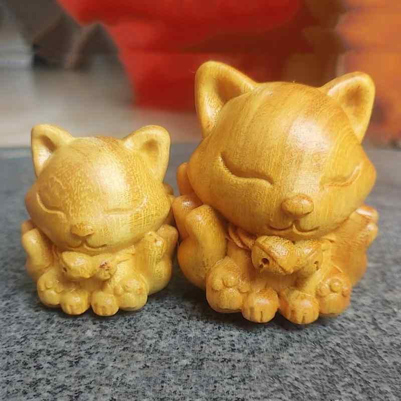 置物 男女兼用 黄楊木 彫刻 九尾狐 ミニサイズ 無垢材 手持ち飾り デスク オブジェ オフィス インテリア 玄関 開運 ラッキーアイテム 恋愛成就 ギフト プレゼント