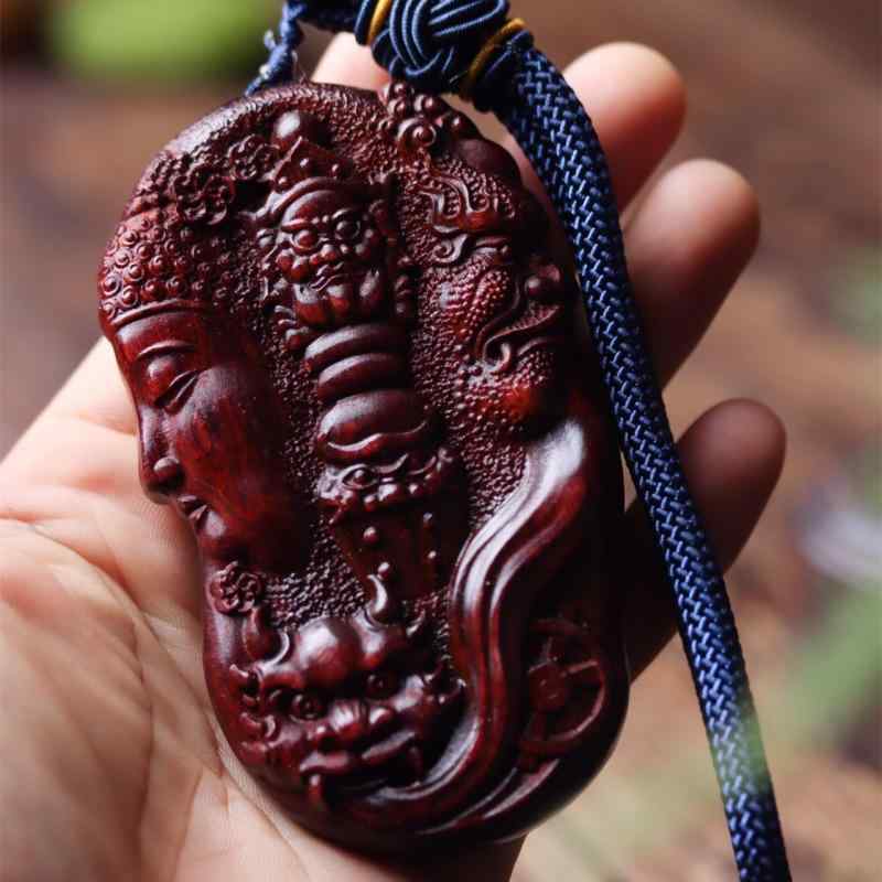 カーアクセサリー 紫檀木製 木彫り彫刻 一念の間 車内装飾 吊り下げ お守り 伝統工芸品 高級感あふれる 開運 縁起物 魔除け 厄除け ストラップ