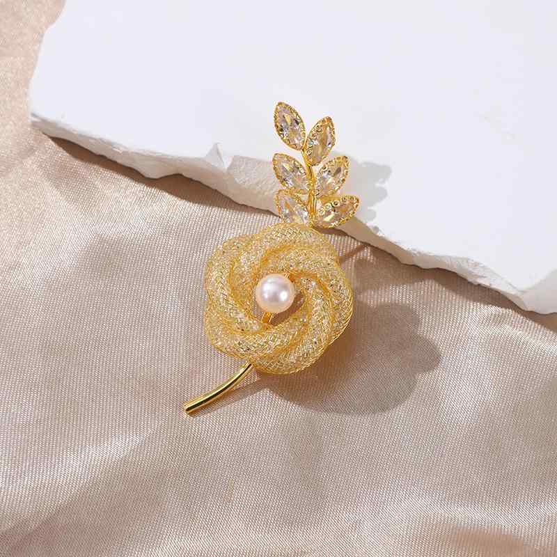 ブローチ レディース 高品質 透かし彫り 銅製 ゴールドメッキ ローズ 薔薇 フラワー 軽やか 上品 ジル..