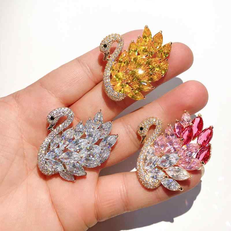 ブローチ レディース 韓国風 高級感 上品 きらめく イエロー ジルコニア スワン 白鳥 クリスタル レトロ アンティーク コートアクセサリー 金メッキ プレゼント ギフト 結婚式 卒業式 入学式 パーティー セレモニー 記念日