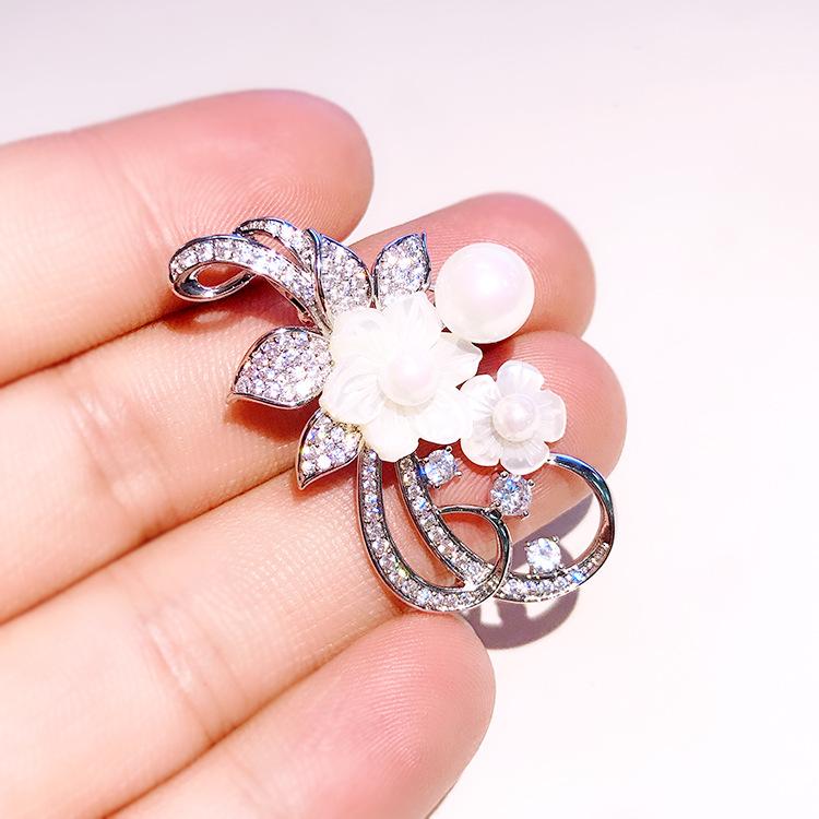 ブローチ レディース 2WAY パール シェル 花 秋冬 韓国風 かわいい 高級感 スーツ アクセサリー ショー..
