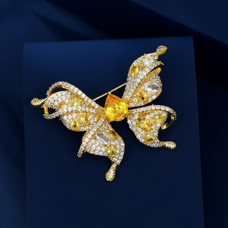 ブローチ 男女兼用 ジルコニア 銅製 宮廷風 エレガント 高級感 金色 蝶 バタフライ オフィススタイル ..