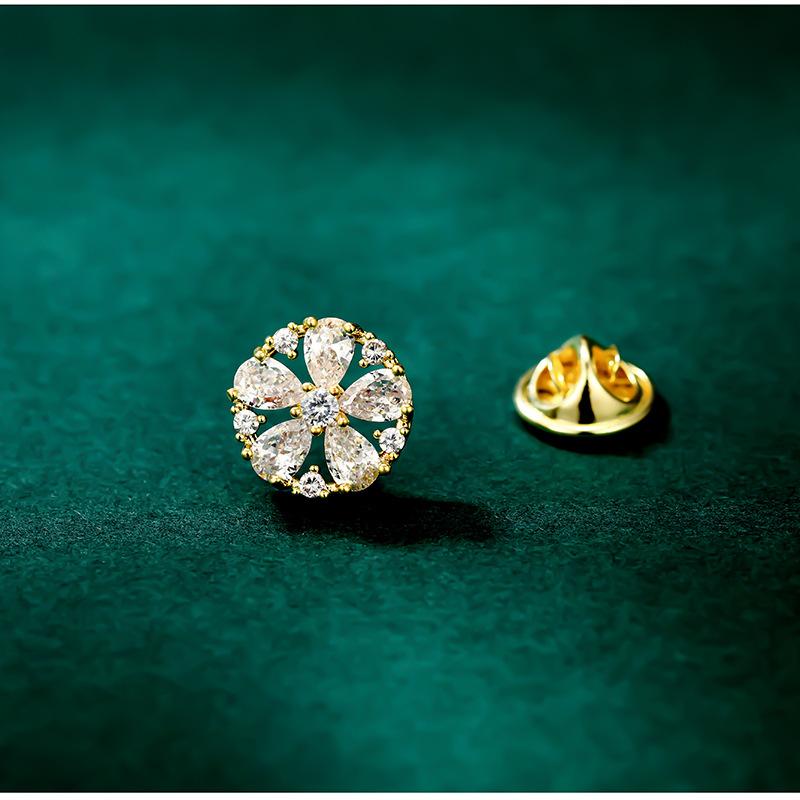 ブローチ ユニセックス 春夏 繊細 フラワーモチーフ マイクロパヴェ ジルコニア 胸元クリップ 覗き見防..