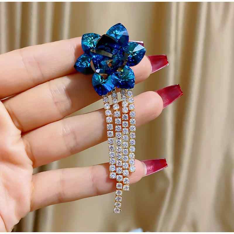 ブローチ レディース 高級感 個性的 オーストリアクリスタル 多色 花モチーフ ジルコニア タッセル 存在感 大ぶり エレガント 華やか 結婚式 入学式 卒業式 パーティー ファッション小物