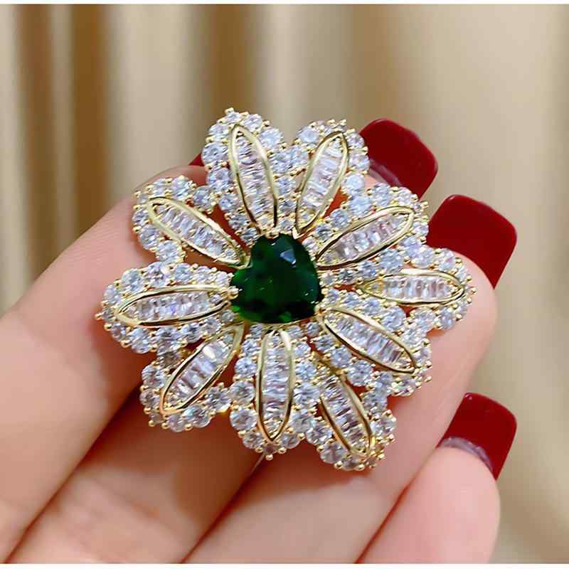 ブローチ 男女兼用 煌めく マイクロパヴェ 全面ジルコニアストーン T字型 花の葉モチーフ 銅製 上品 エ..