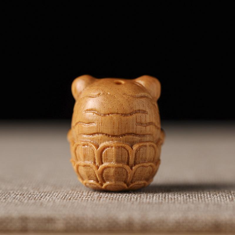 キーホルダー かわいい トラ ミニサイズ 白檀木 香木 木製 手作り オリジナル 開運 縁起物 お守り スマホストラップ バッグチャーム 天然素材 ギフト プレゼント