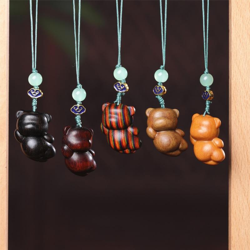 キーホルダー 飛天クマ スマホチャーム バッグチャーム キーリング 吊り下げ 木製 天然木 銘木 木彫り ハンドメイド アクセサリー おしゃれ かわいい 個性的 工芸品