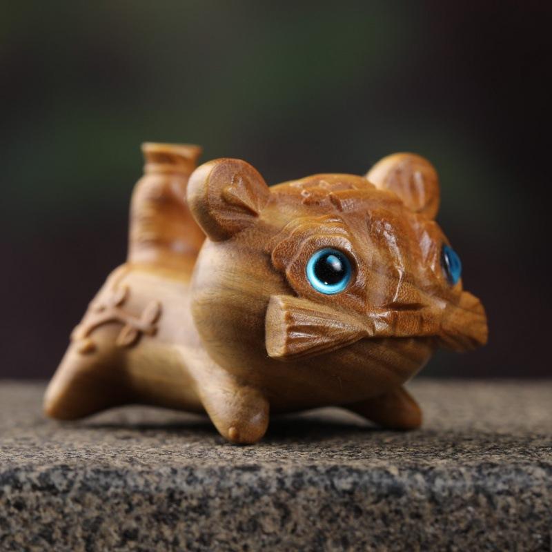 置物 男女兼用 緑檀 木彫り 吉祥 虎 干支 キャラクター 掌サイズ 手握り コレクション 卓上飾り インテリア 癒やしグッズ 開運 お守り 風水 高級感