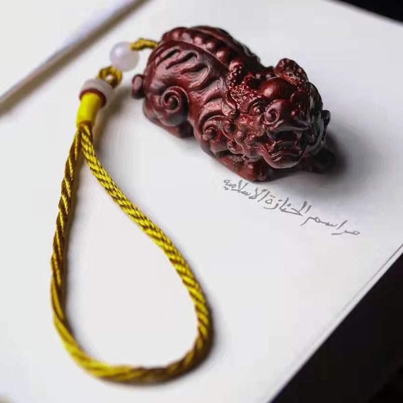 工芸品 貔貅 紫檀 木製 精巧彫刻 ハンドメイド 手持ち 置物 吊り下げ 飾り アクセサリー 縁起物 開運 金運 魔除け インテリア プレゼント